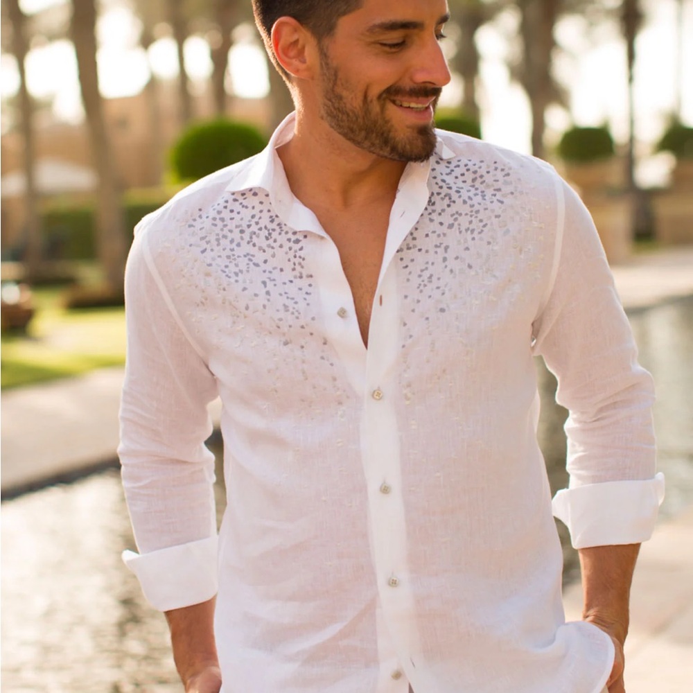 100% Capri Men's White and Blue Patterned Shirt